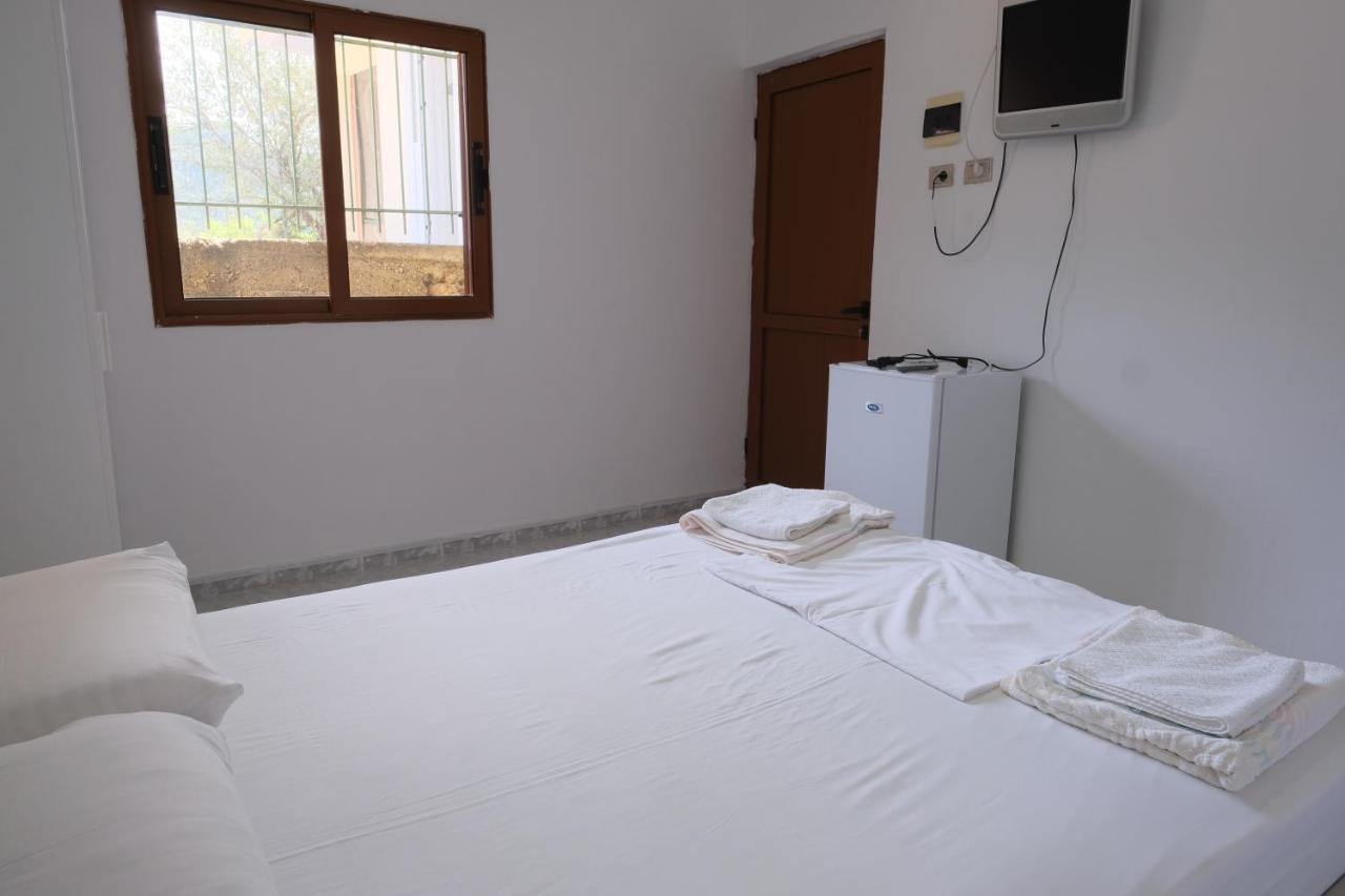 Mehilli Hotel Dhërmi Kültér fotó