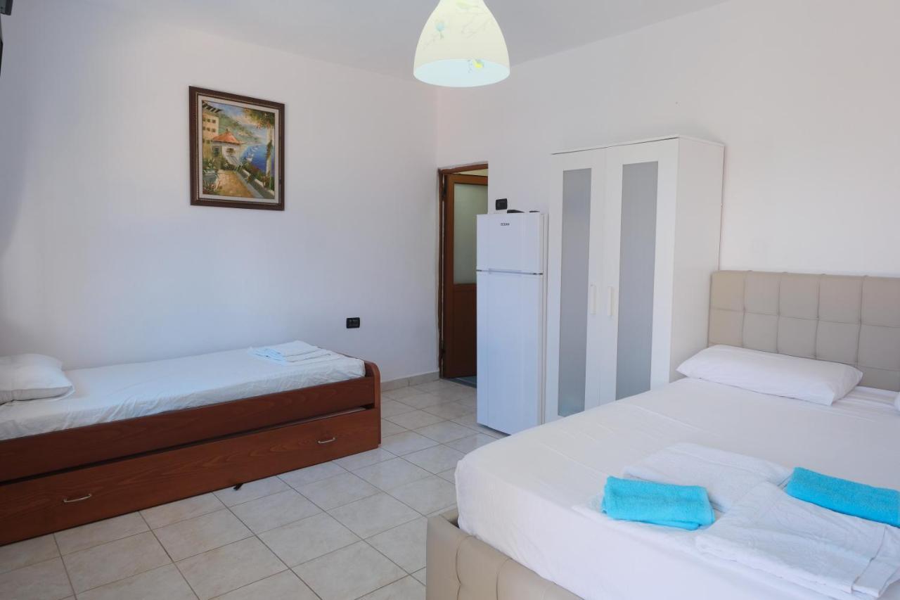 Mehilli Hotel Dhërmi Kültér fotó