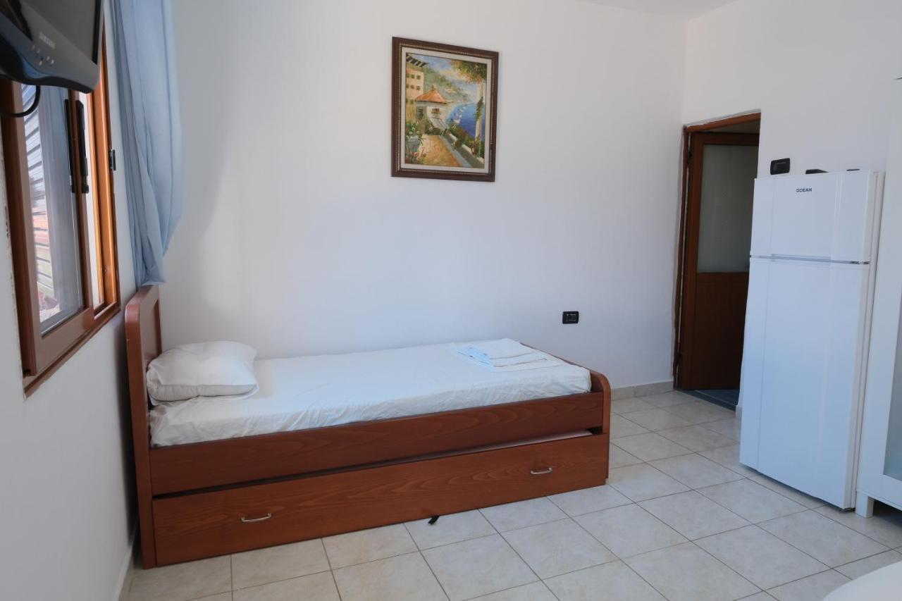 Mehilli Hotel Dhërmi Kültér fotó