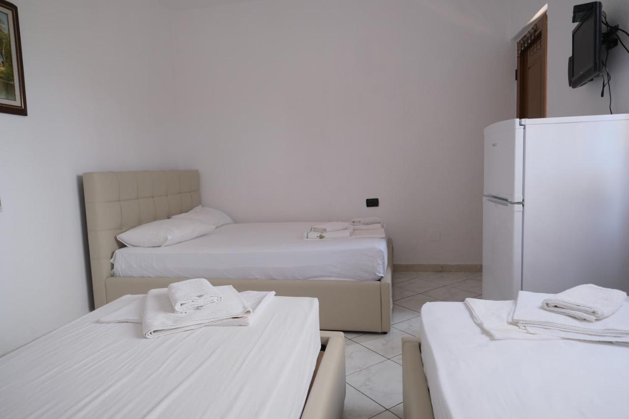 Mehilli Hotel Dhërmi Kültér fotó