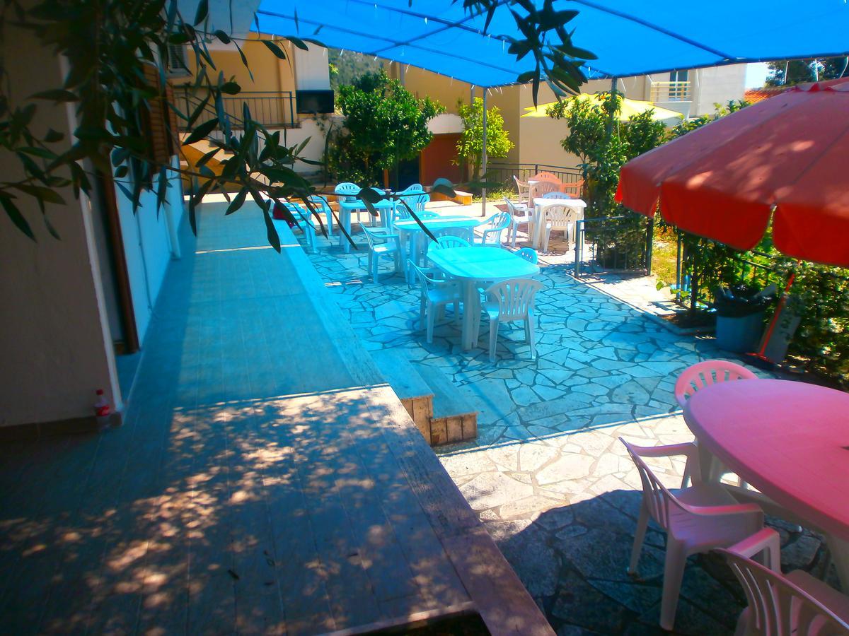 Mehilli Hotel Dhërmi Kültér fotó